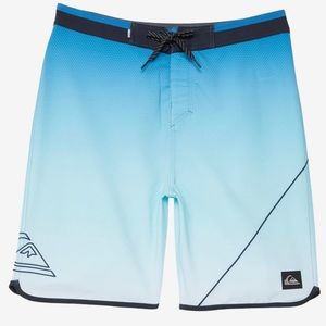 NWT Boys Quicksilver Blue & White Ombré Boardshorts/Swimsuit